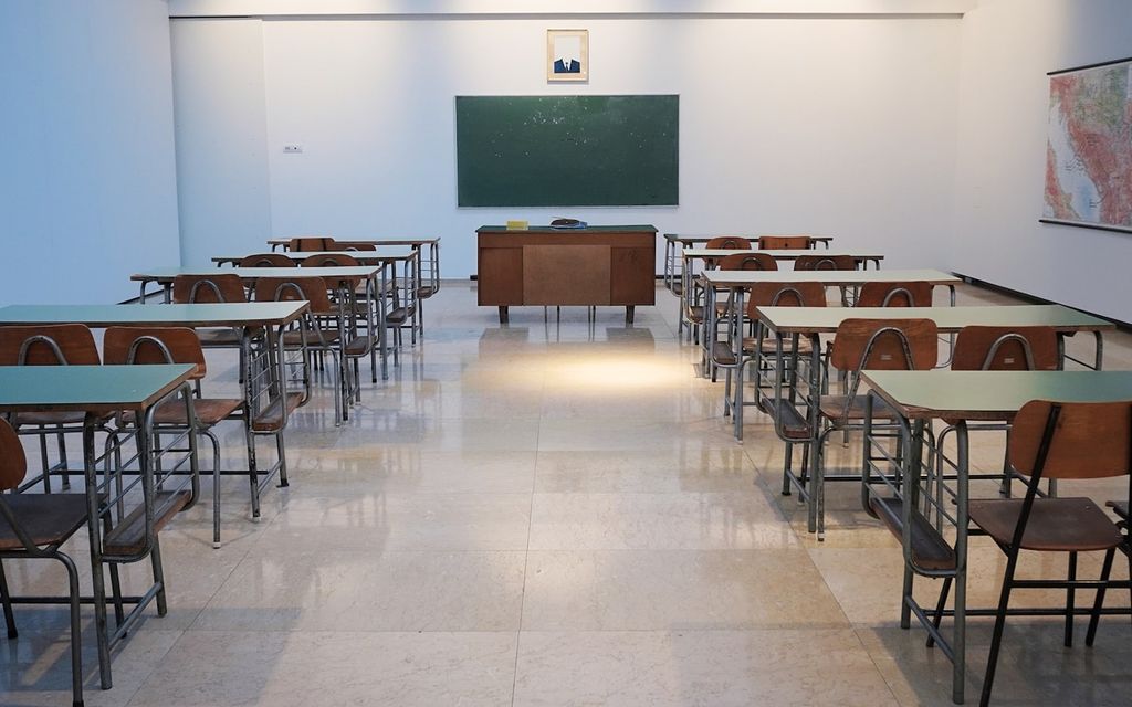 Öğrencilerin öğrenmeye katıldığı özel okul sınıfı